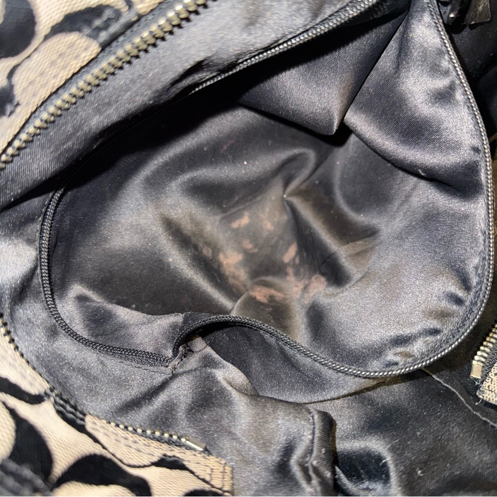 Beautiful Vintage Coach Black and Tan Shoulder Bag with Signature Logo Design - Picture 9 of 9